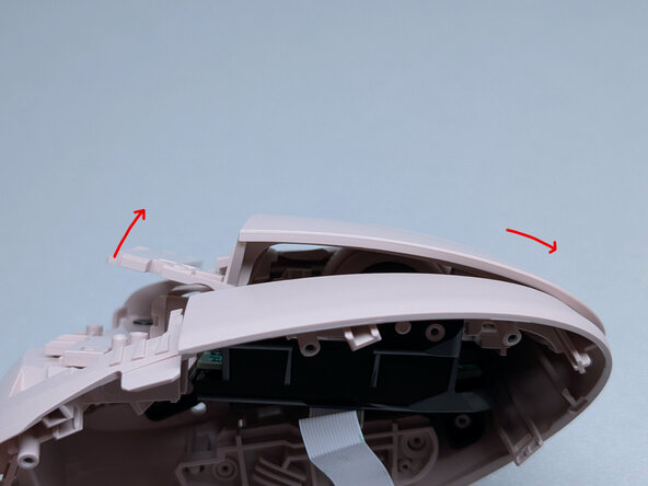 Logitech Lift Teardown, Removing Right Button: crwdns2935265:012crwdnd2935265:03crwdnd2935265:03crwdne2935265:0