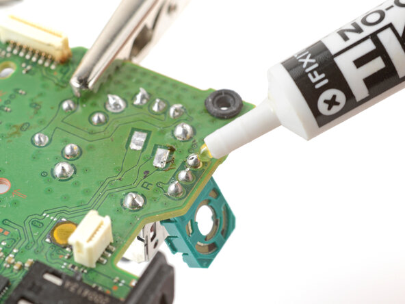 DualSense Controller v2 Joystick Replacement, Desolder the potentiometers: crwdns2935265:034crwdnd2935265:01crwdnd2935265:01crwdne2935265:0