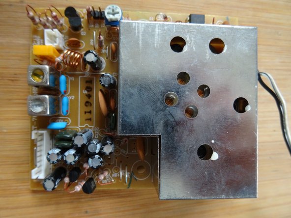 Tivoli One Variable capacitor Repair, Remove the Tuner: crwdns2935265:03crwdnd2935265:02crwdnd2935265:02crwdne2935265:0