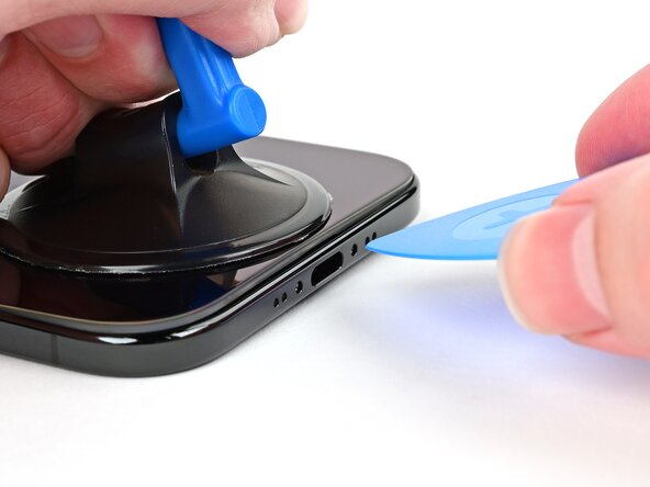 iPhone Air Screen Replacement, Insert an opening pick: crwdns2935265:06crwdnd2935265:02crwdnd2935265:03crwdne2935265:0