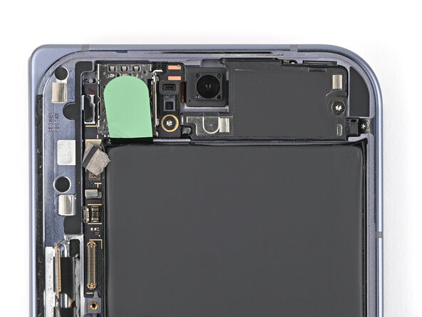 Google Pixel 10 Pro Fold Inner Screen Assembly Replacement, Remove the upper board screw: 步骤 68 中的图像 2，2