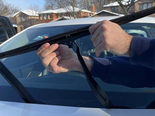 2016 Jeep Cherokee Windshield Wiper Replacement: crwdns2935265:04crwdnd2935265:02crwdnd2935265:03crwdne2935265:0