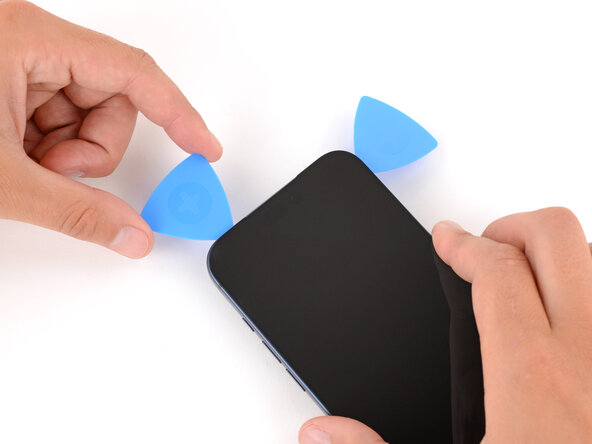 iPhone 17 Pro Battery Replacement, Separate the top edge adhesive: crwdns2935265:015crwdnd2935265:02crwdnd2935265:03crwdne2935265:0