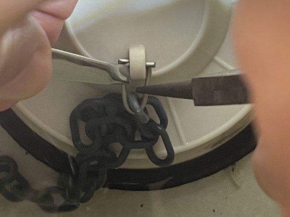 Toilet Pull Chain Spring Clasp Replacement, Disassembling Toilet Pull Chain Spring Clasp Bottom Part: 手順 5、 3の画像 2