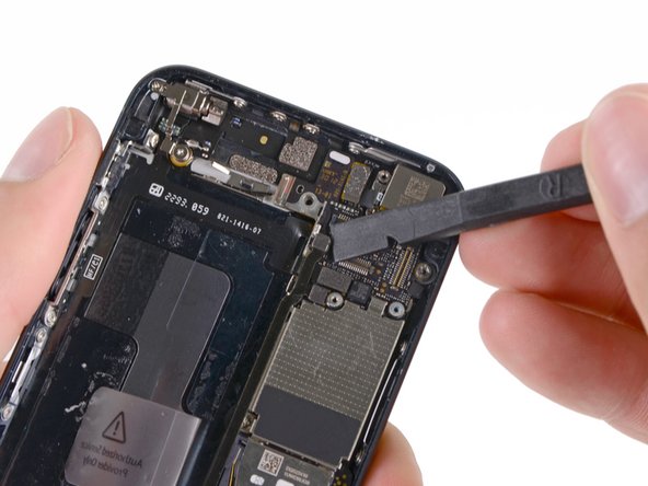 Замена задней части корпуса iPhone 5: crwdns2935265:021crwdnd2935265:03crwdnd2935265:03crwdne2935265:0