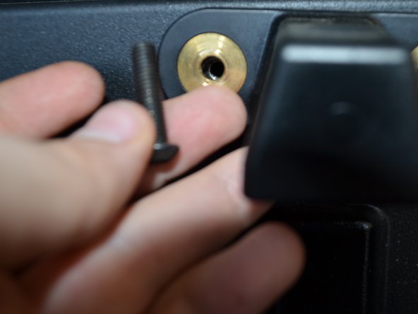 Tonneau Trifold Bed Cover Retention Pin Replacement: crwdns2935265:04crwdnd2935265:03crwdnd2935265:03crwdne2935265:0