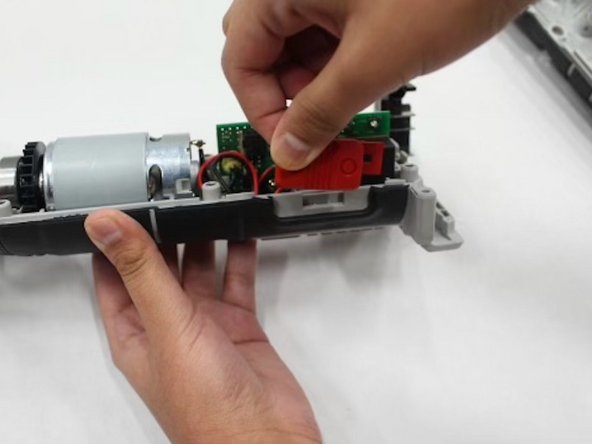 Porter-Cable PCC710B Switch Actuator Replacement, Switch Actuator: crwdns2935265:07crwdnd2935265:02crwdnd2935265:03crwdne2935265:0