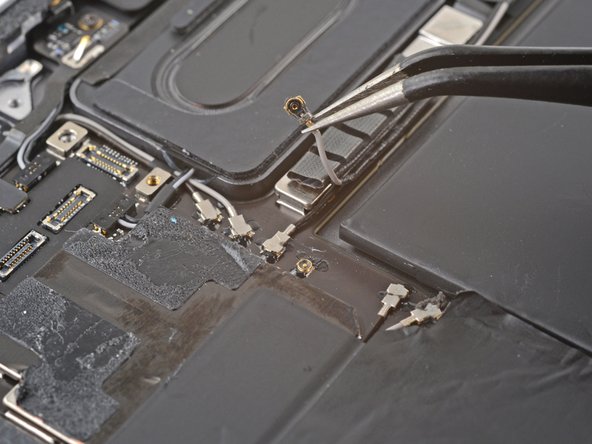 iPad Pro 11" 3rd Gen Battery Replacement, Disconnect the two 5G mmWave antenna coaxial cables: crwdns2935265:047crwdnd2935265:02crwdnd2935265:03crwdne2935265:0