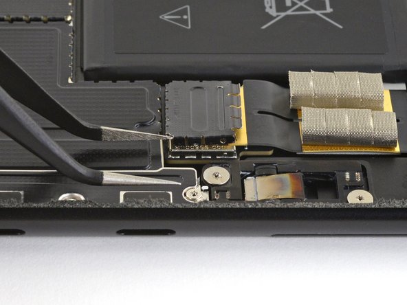 Microsoft Surface Pro X SSD Port Replacement, Lift the corner of the shield: étape 25, image 2 de 2