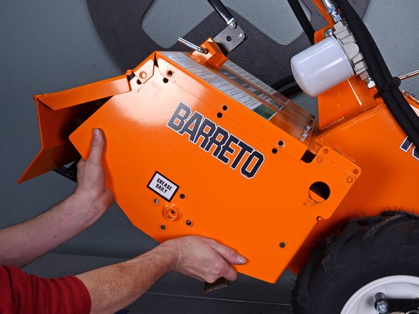 Barreto Tillers E1320HTRLR 2016 Tine Drive Motor Bearing Replacement, Remove the side plate: crwdns2935265:011crwdnd2935265:02crwdnd2935265:03crwdne2935265:0