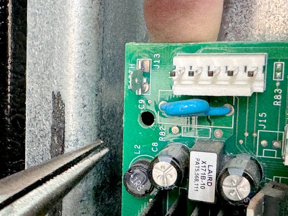 GE Refrigerator Main Control Board Replacement, Remove the main control board: stap 4, afbeelding 3 van 3