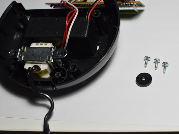Amazon Basics Alarm Clock Teardown, Remove transformer: crwdns2935265:04crwdnd2935265:03crwdnd2935265:03crwdne2935265:0