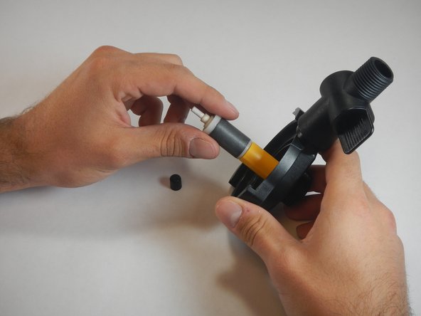 TotalPond Pond Pump Impeller Spindle Replacement: crwdns2935265:03crwdnd2935265:02crwdnd2935265:02crwdne2935265:0