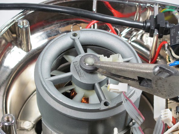 KitchenAid KSB5CR Motor Replacement, Removing the Fan Chassis Part 2: crwdns2935265:04crwdnd2935265:02crwdnd2935265:03crwdne2935265:0