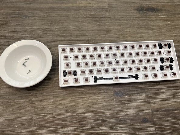 Anne Pro 1 Mechanical Keyboard Switch Replacement, Screw Removal: crwdns2935265:03crwdnd2935265:03crwdnd2935265:03crwdne2935265:0