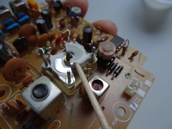 Tivoli One Variable capacitor Repair, Disassemble the Variable Capacitor: crwdns2935265:012crwdnd2935265:02crwdnd2935265:03crwdne2935265:0