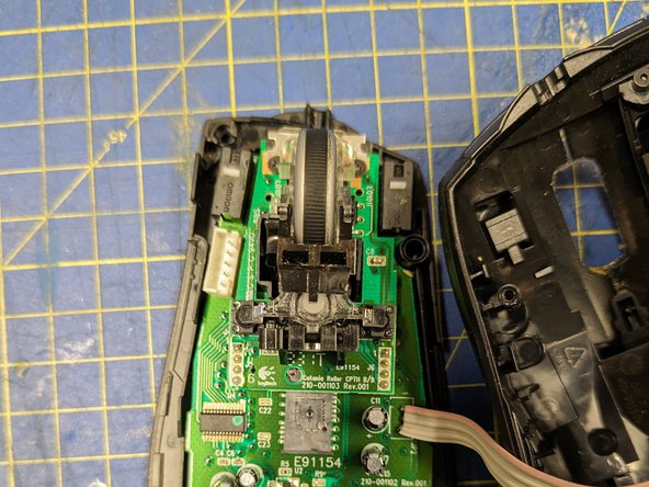 Logitech M500 Mouse Switch Replacement, Unplug the USB cable: crwdns2935265:04crwdnd2935265:02crwdnd2935265:02crwdne2935265:0