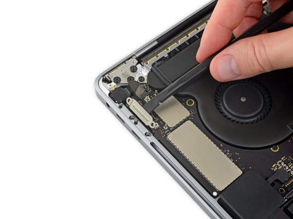 MacBook Pro 15" Touch Bar Late 2016 Battery Replacement: crwdns2935265:038crwdnd2935265:02crwdnd2935265:03crwdne2935265:0