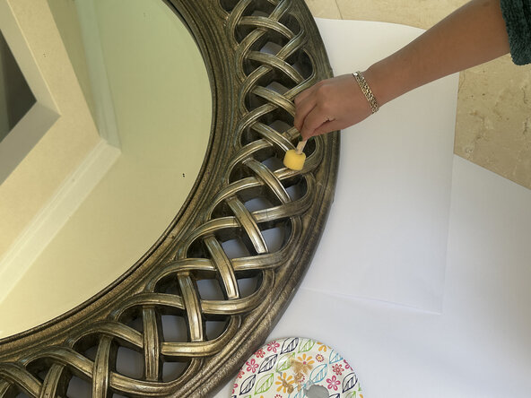How to Fix a Mirror Frame: passo 5, immagine 1 di 2