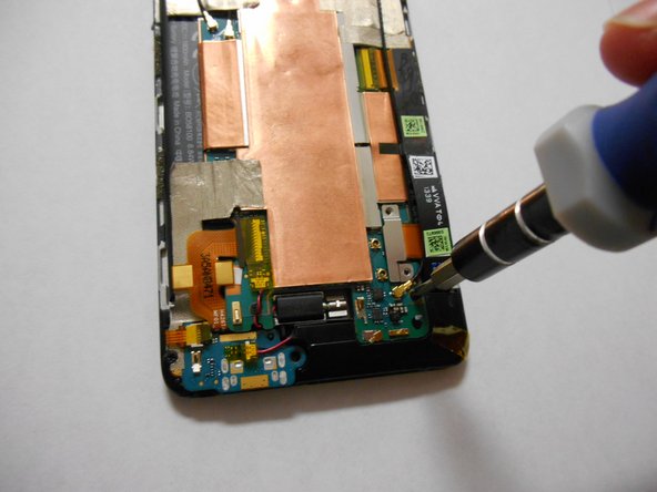 HTC One Mini Motherboard Replacement, Remove Screws: crwdns2935265:010crwdnd2935265:02crwdnd2935265:03crwdne2935265:0