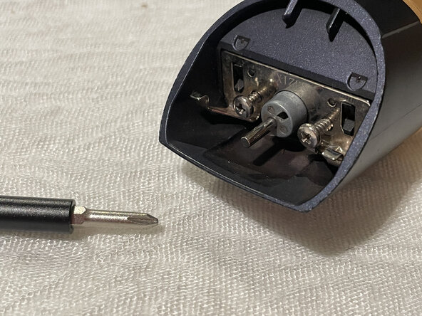 Babyliss Lithium Performance (E986E) Teardown, Remove end caps: crwdns2935265:02crwdnd2935265:02crwdnd2935265:03crwdne2935265:0