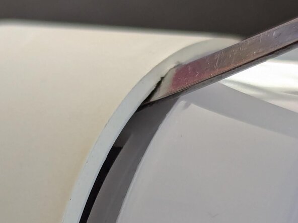 Removing the diffuser of the LIFX Colour A60: crwdns2935265:02crwdnd2935265:02crwdnd2935265:02crwdne2935265:0