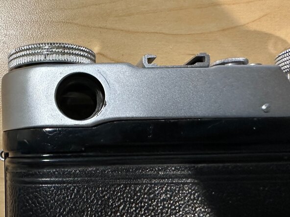 Cleaning & lubricating a GOMZ Leningrad, Remove the top cover: crwdns2935265:02crwdnd2935265:03crwdnd2935265:03crwdne2935265:0