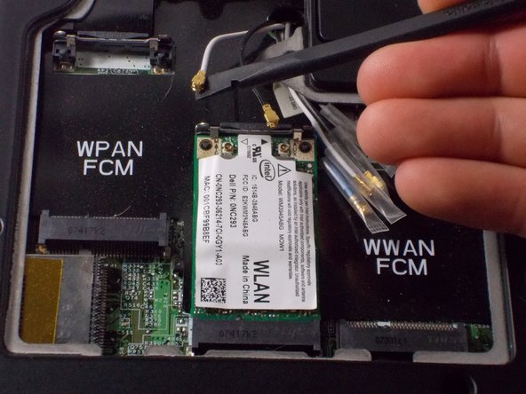 Dell Vostro 1700 Wi-Fi Card Replacement: crwdns2935265:03crwdnd2935265:03crwdnd2935265:03crwdne2935265:0