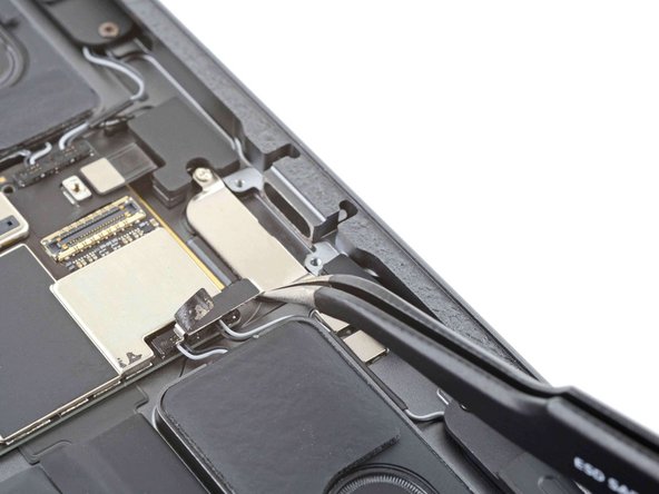 iPad Pro 11" 2nd Gen Logic Board Replacement, Remove the bottom left speaker cable bracket: crwdns2935265:068crwdnd2935265:02crwdnd2935265:03crwdne2935265:0