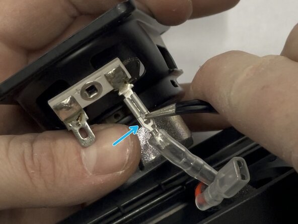 Razer Leviathan V2 X Disassembly Guide, Disconnect Speaker Wires: crwdns2935265:05crwdnd2935265:02crwdnd2935265:03crwdne2935265:0