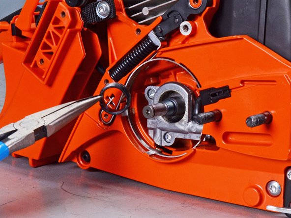 Echo Chain Saw CS590 2019 Oil System Replacement, Remove the worm gear: crwdns2935265:030crwdnd2935265:03crwdnd2935265:03crwdne2935265:0