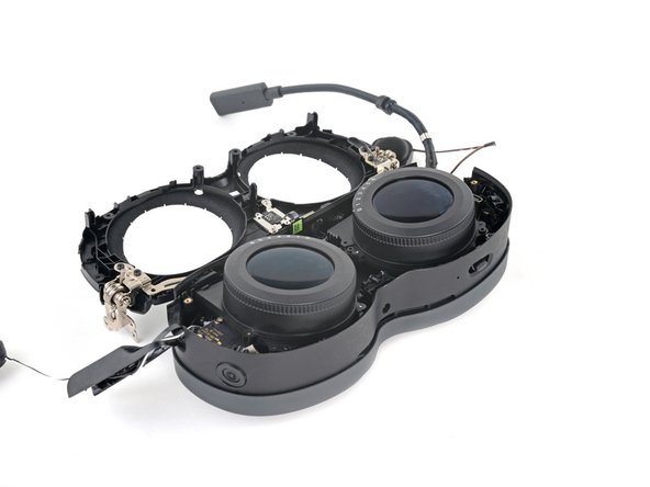 HTC Vive XR Elite Motion Sensor Replacement, Reposition the face cover: crwdns2935265:031crwdnd2935265:03crwdnd2935265:03crwdne2935265:0