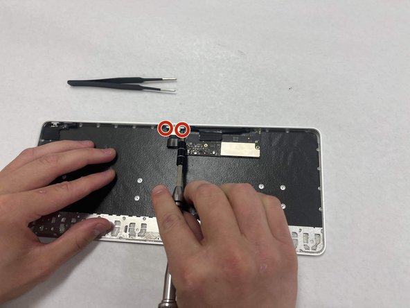 Apple Magic Keyboard 2 A2450 Motherboard Replacement: crwdns2935265:03crwdnd2935265:02crwdnd2935265:03crwdne2935265:0