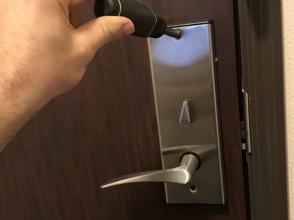 Saflok Quantum IV Battery Pack Replacement: step 3, image 2 of 3