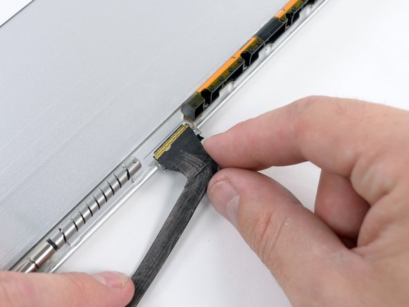 MacBook Pro 17" Unibody Rear Display Bezel Replacement, Rear Display Bezel: crwdns2935265:039crwdnd2935265:02crwdnd2935265:02crwdne2935265:0