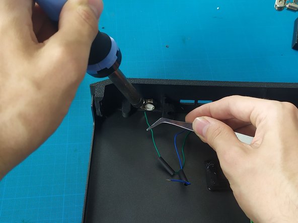 6- Montage PC Infinity, Ajout du bouton et de la LED (suite): étape 22, image 2 de 3