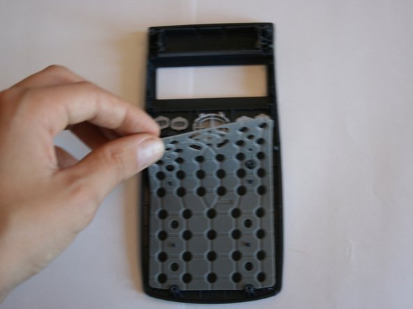 Casio fx-82MS Teardown, Remove button holder: crwdns2935265:06crwdnd2935265:02crwdnd2935265:03crwdne2935265:0