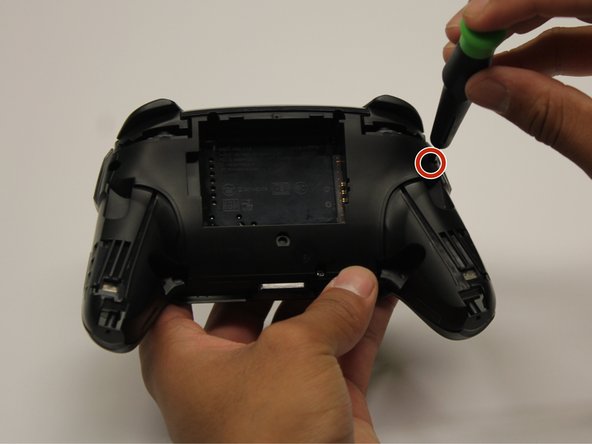 Nintendo Switch Pro控制器按钮/ D-Pad更换指南, 按钮/ D-Pad: 步骤 7 中的图像 3，3