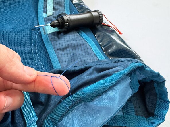 Expedition Sewing Awl, Knot the thread end: crwdns2935265:018crwdnd2935265:02crwdnd2935265:03crwdne2935265:0