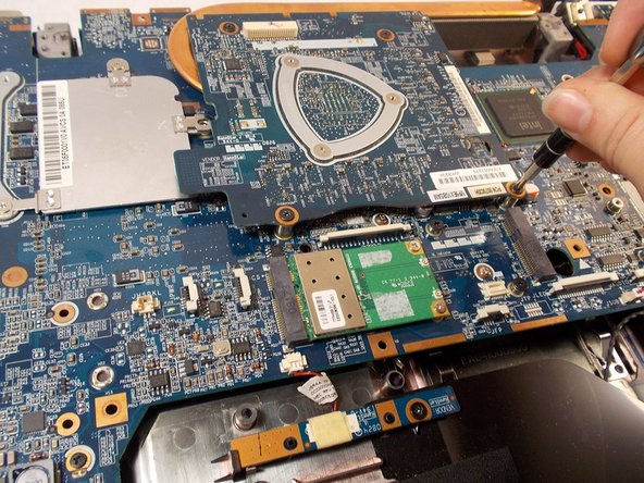 Toshiba Qosmio X305-Q704 Fan Replacement, Fan: crwdns2935265:011crwdnd2935265:02crwdnd2935265:02crwdne2935265:0