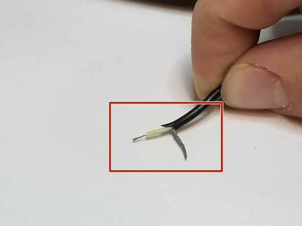 Replacing the Audio Jack on a Hofner Violin Bass: passo 5, immagine 3 di 3