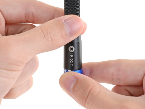 How to Reattach the Cap on a 4 mm iFixit Precision Bit Driver: crwdns2935265:07crwdnd2935265:03crwdnd2935265:03crwdne2935265:0