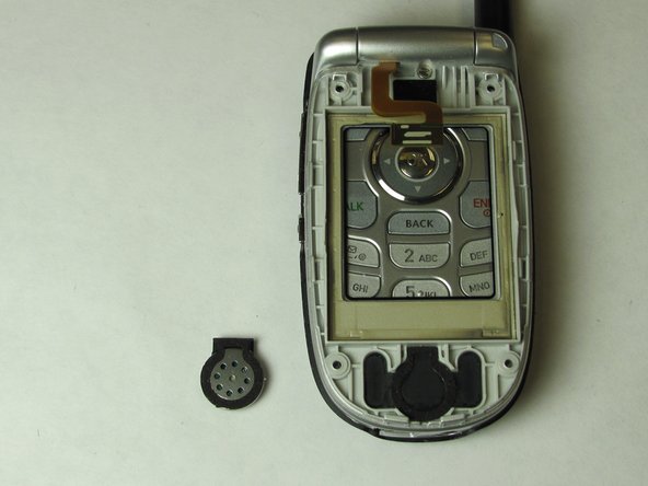 Motorola C290 Speaker Replacement, Speaker Removal: crwdns2935265:05crwdnd2935265:03crwdnd2935265:03crwdne2935265:0