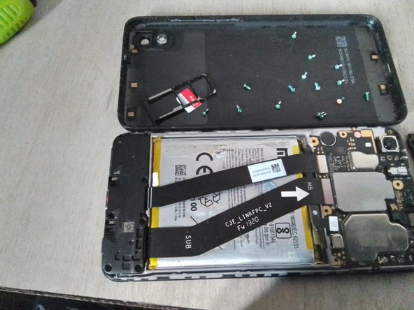Xiaomi Redmi 7A Teardown, Remove the bottom panel: crwdns2935265:05crwdnd2935265:02crwdnd2935265:03crwdne2935265:0
