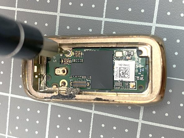 Fitbit Luxe Teardown, PCB Removal: crwdns2935265:09crwdnd2935265:02crwdnd2935265:03crwdne2935265:0