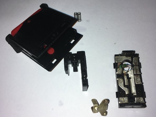 Mercedes W123 Hazard Swich Disassembly: crwdns2935265:04crwdnd2935265:02crwdnd2935265:02crwdne2935265:0