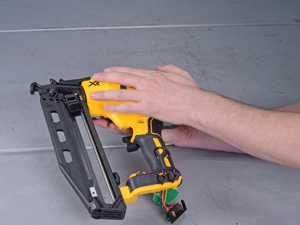 Dewalt Nailers PTO Assembly Replacement, Remove the left housing: crwdns2935265:08crwdnd2935265:02crwdnd2935265:03crwdne2935265:0