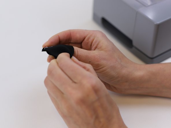 How to Replace a "Strap Keeper" in a Backpack, Turn the "strap keeper" inside out: crwdns2935265:05crwdnd2935265:02crwdnd2935265:03crwdne2935265:0