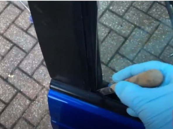 How to Fix a Loose Car Window: crwdns2935265:08crwdnd2935265:02crwdnd2935265:02crwdne2935265:0