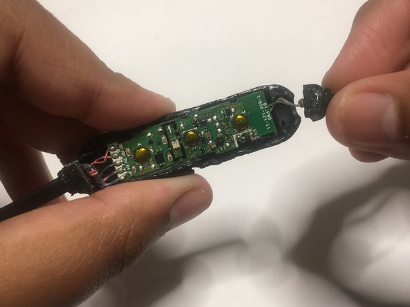 How to Repair Sony WI-C200 In-Ear Headphones: stap 0, afbeelding 3 van 3